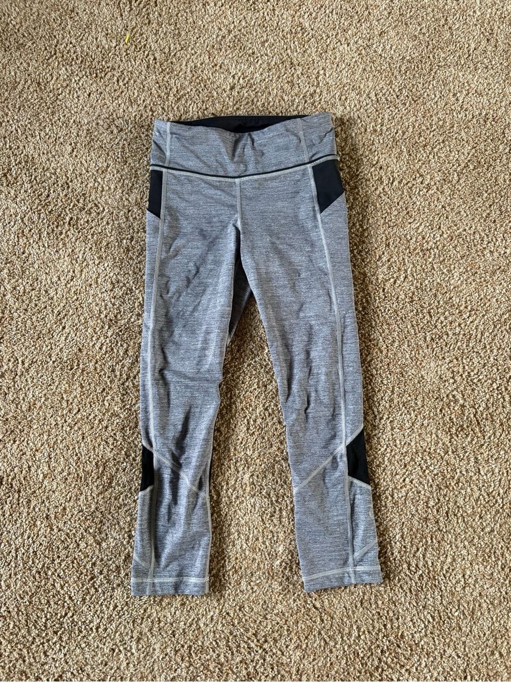Lululemon Mid Rise Capri Leggings